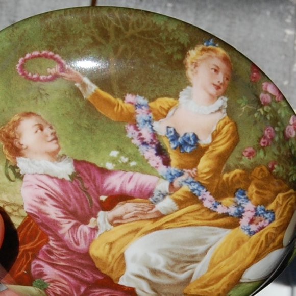 Limoges Round lidded Box Rococo Style - Picture 2 of 7